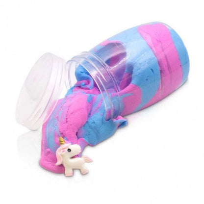 Slime med leksaksfigur