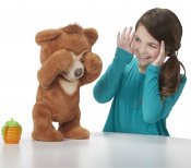 FurReal Cubby den nysgerrige interaktive bjørn