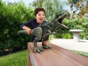 Jurassic World Super Colossal Giganotosaurus dinosaur 99 cm