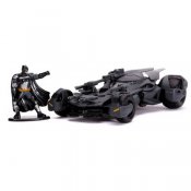 Justice League Batmobile & Batman 1:32