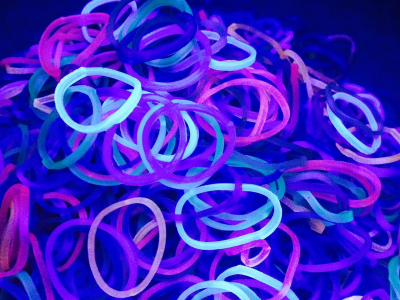 Loom Bands Glow i mørket i forskellige farver til cool smykker! 200 dele